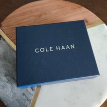 Cargar imagen en el visor de la galería, Tarjetero COLE HAAN