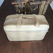 Cargar imagen en el visor de la galería, Maleta Vinipiel Dorada