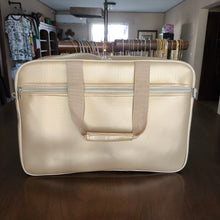 Cargar imagen en el visor de la galería, Maleta Vinipiel Dorada
