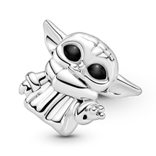 Cargar imagen en el visor de la galería, Charm Baby Yoda STAR WARS