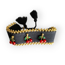 Cargar imagen en el visor de la galería, Pulsera Cherry Tejida