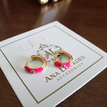 Cargar imagen en el visor de la galería, Arracadas Rosa Neon