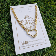 Cargar imagen en el visor de la galería, Collar Inicial Corazón