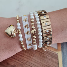 Cargar imagen en el visor de la galería, Pulsera Corazón Perlas