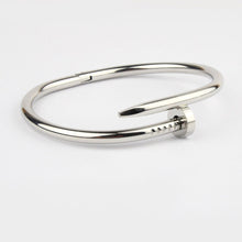 Cargar imagen en el visor de la galería, Brazalete Clavo