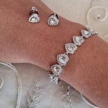 Cargar imagen en el visor de la galería, Pulsera Corazón Swarovski