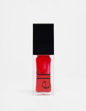Cargar imagen en el visor de la galería, Envase transparente con tapa negra que muestra el aceite labial rojo con logotipo e.l.f.
