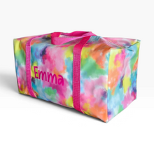 Cargar imagen en el visor de la galería, Maleta de viaje Ana Lourdes Accesorios de charol con estampado tie dye multicolor y nombre personalizado en rosa