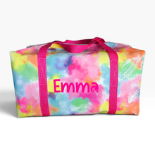 Cargar imagen en el visor de la galería, Maleta de fin de semana Ana Lourdes Accesorios en charol con estampado tie dye multicolor y nombre personalizado