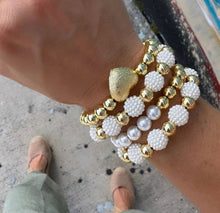 Cargar imagen en el visor de la galería, Set de pulseras elásticas Ana Lourdes Accesorios con perlas sintéticas blancas y cuentas en chapa de oro 18K