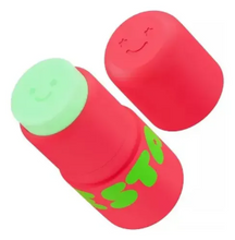 Cargar imagen en el visor de la galería, Envase abierto de bálsamo labial Star Balm con barra retráctil color verde menta.