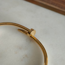 Cargar imagen en el visor de la galería, Brazalete Clavo Circonia Delgado