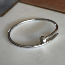 Cargar imagen en el visor de la galería, Brazalete Clavo Delgado