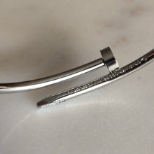 Cargar imagen en el visor de la galería, Brazalete Clavo Circonia Delgado