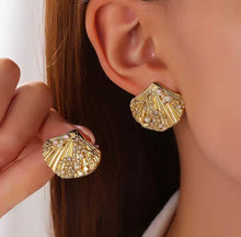 Cargar imagen en el visor de la galería, Aretes Conchita Playa