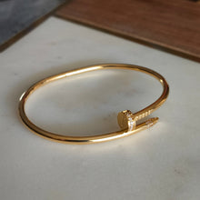 Cargar imagen en el visor de la galería, Brazalete Clavo Circonia Delgado