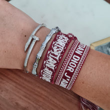 Cargar imagen en el visor de la galería, Pulsera Tejida CD Tinto