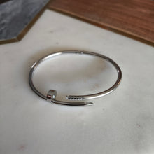 Cargar imagen en el visor de la galería, Brazalete Clavo Delgado