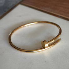 Cargar imagen en el visor de la galería, Brazalete Clavo Delgado