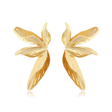 Cargar imagen en el visor de la galería, Aretes Media Flor
