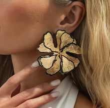 Cargar imagen en el visor de la galería, Aretes Flor Grande