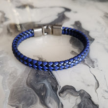 Cargar imagen en el visor de la galería, Brazalete Piel Acero Azul con Negro