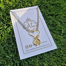 Cargar imagen en el visor de la galería, Collar Inicial Corazón