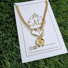 Cargar imagen en el visor de la galería, Collar Inicial Corazón