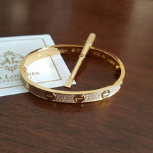 Cargar imagen en el visor de la galería, Brazalete Love Circonia